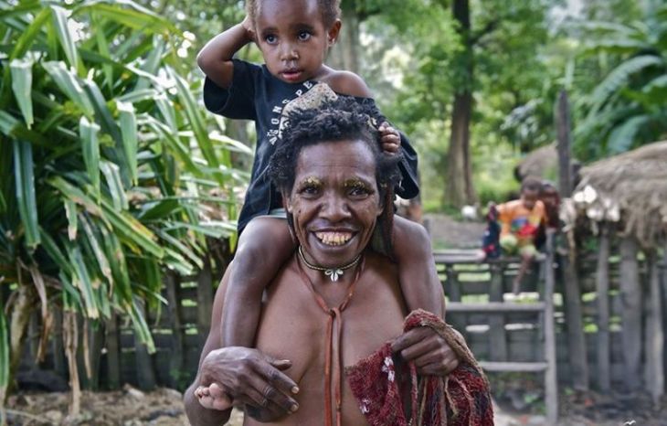 Horrific customs of the Papuans can shock