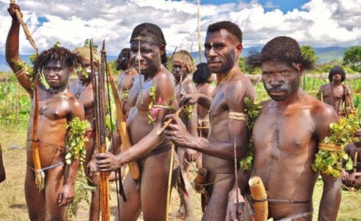 Horrific customs of the Papuans can shock