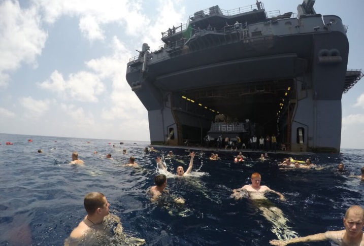 US Navy Seamen are entertaining out of work, 20 photos