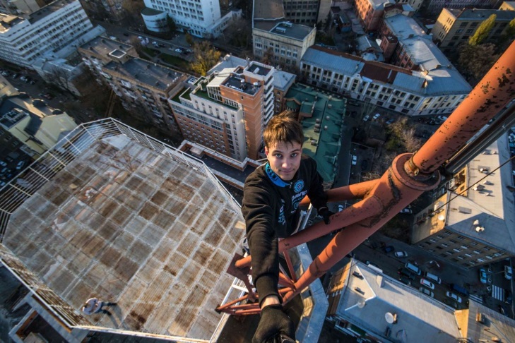 Extreme Selfies: 25 frames, for the sake of which costed a life