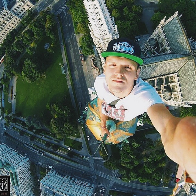 Extreme Selfies: 25 frames, for the sake of which costed a life