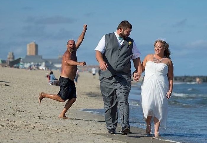 28 spoiled, but very funny wedding photos