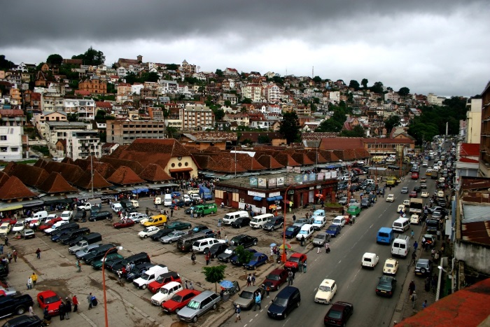 Photoreport from the life of Antananarivo - the most backward city in the world (20 photos)