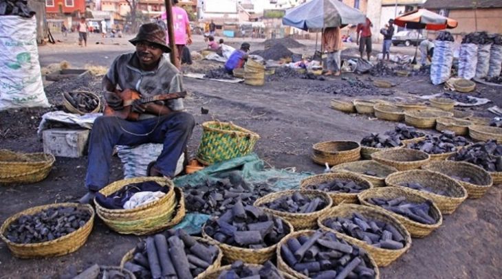 Photoreport from the life of Antananarivo - the most backward city in the world (20 photos)