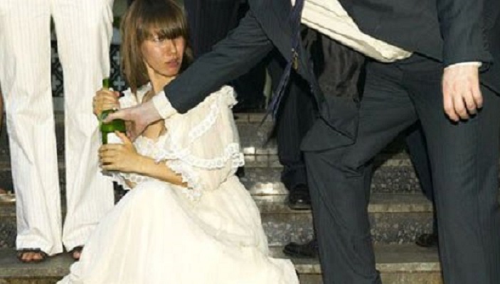 20 funny and unusual wedding photos