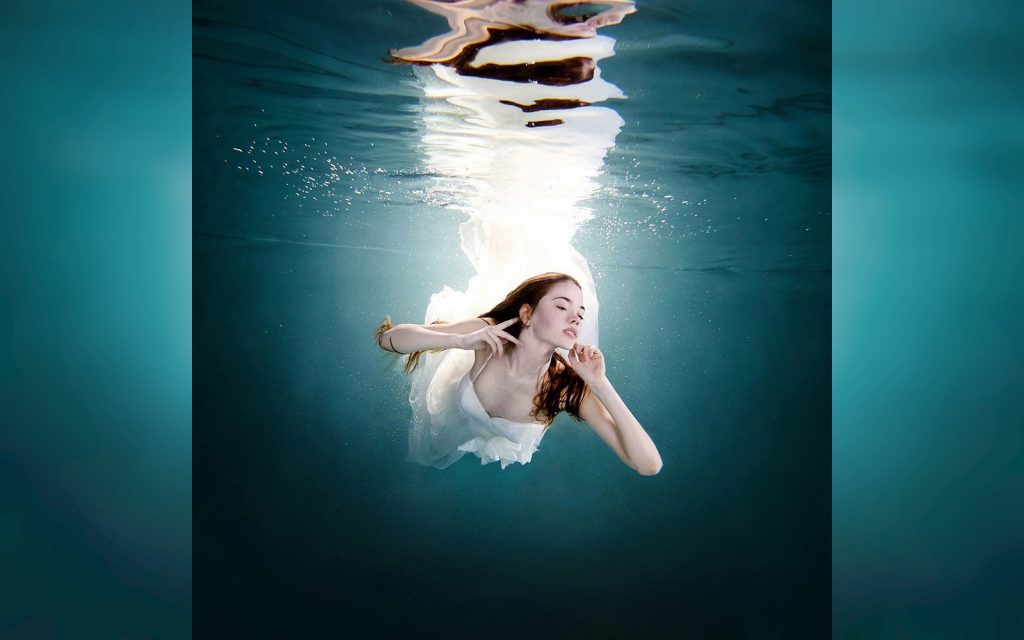 Оригинальные фото красивых девушек под водой