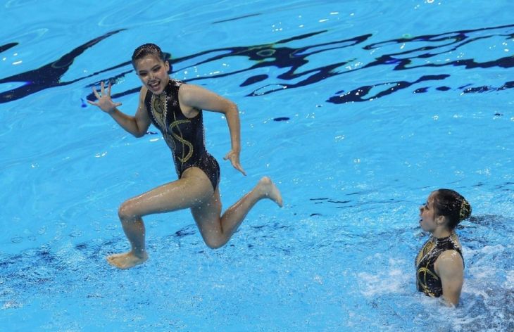 Sync and Swim: A Splash of Hilarity in Synchronized Swimming Snaps