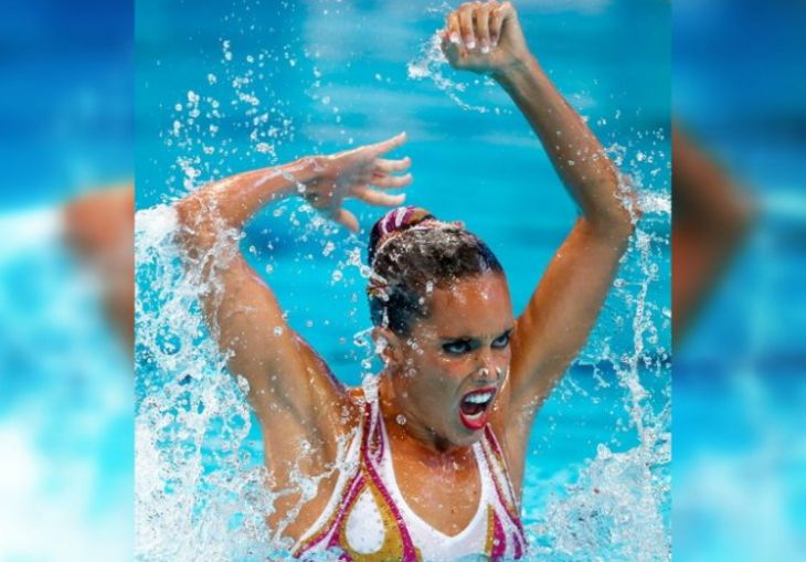 Sync and Swim: A Splash of Hilarity in Synchronized Swimming Snaps