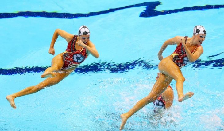 Sync and Swim: A Splash of Hilarity in Synchronized Swimming Snaps