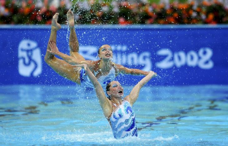 Sync and Swim: A Splash of Hilarity in Synchronized Swimming Snaps