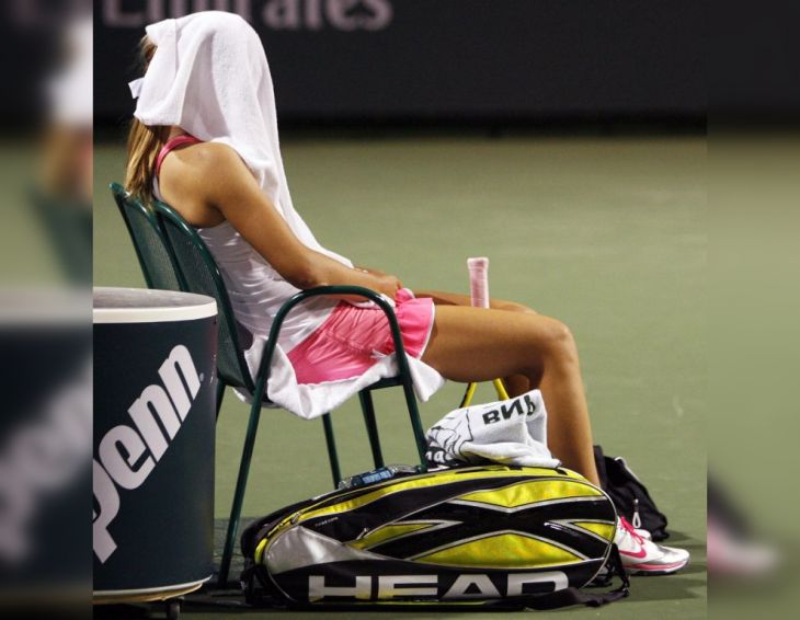 Tennis Titters: A Collection of Funny Photos in Women's Tennis