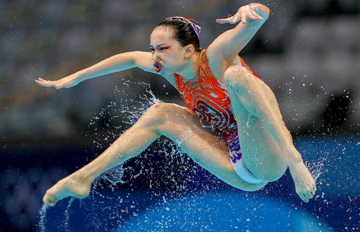 Sync and Swim: A Splash of Hilarity in Synchronized Swimming Snaps