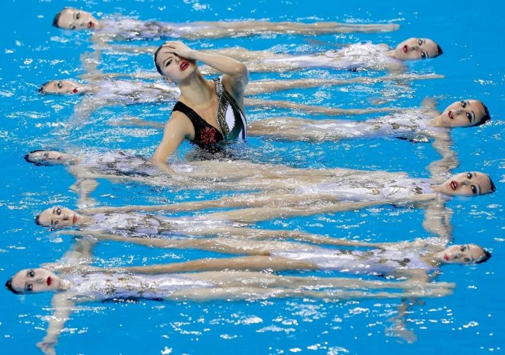 Sync and Swim: A Splash of Hilarity in Synchronized Swimming Snaps