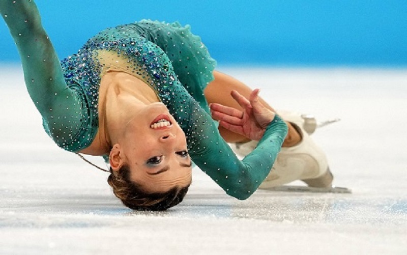 Gleeful Glides: A Collection of Hilarious Figure Skating Photos