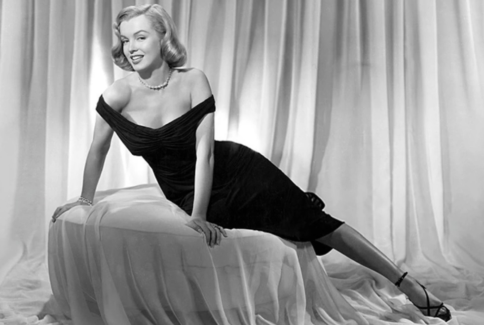 Old Hollywood Goddesses: Timeless Beauty in Pictures